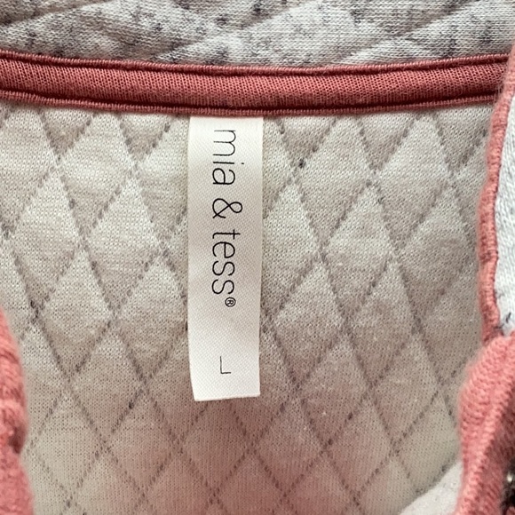 Beautiful pull over sweatshirt - Picture 3 of 5